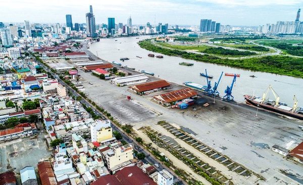 Di dời cảng Khánh Hội và mở rộng đường Nguyễn Tất Thành lên 40m giúp kết Quận 7 với Quận 1 trong vài nốt nhạc. TT LAND
